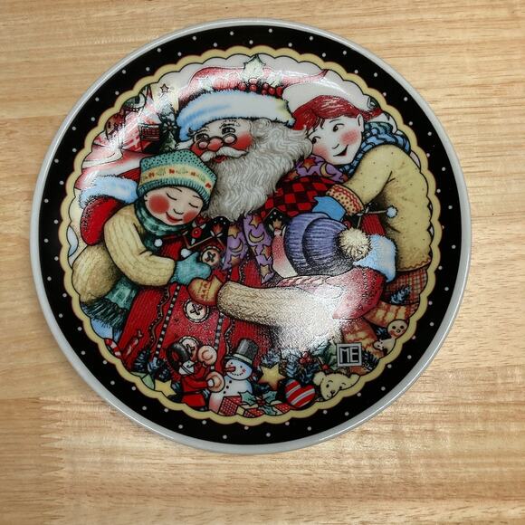 Mary Engelbreit Santa with Children 7 inch Christmas Plate Pre-Owned - Picture 2 of 5